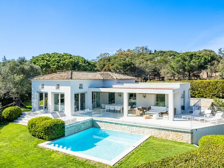 17 Dream Villas in the South of France: From 18th-Century Country Homes to Beachside Getaways