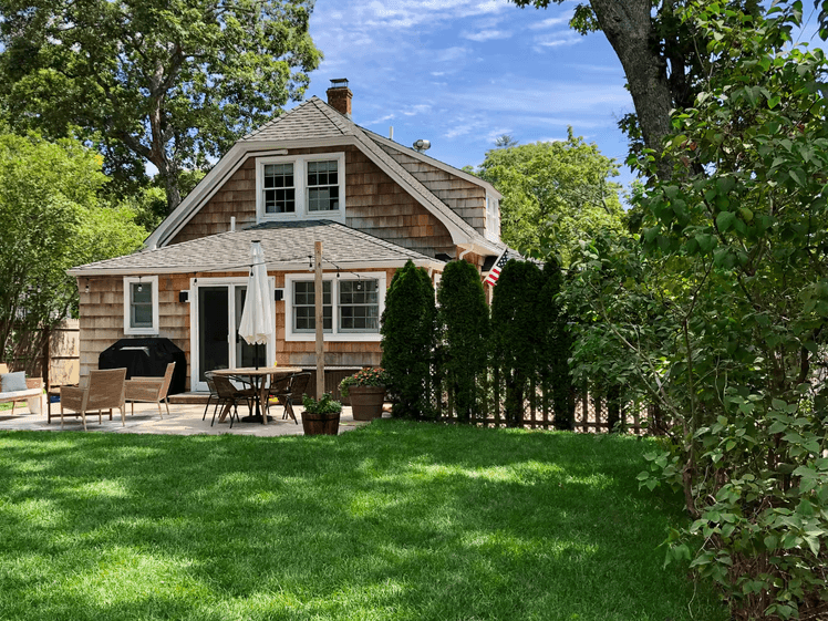 7 Gorgeous Hamptons Airbnbs Where the Weekend Starts on Thursday