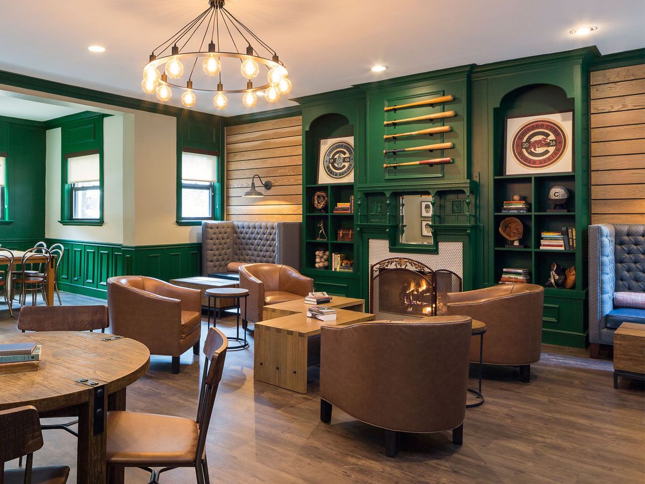 A Local's Guide to the Best Hotels and Neighborhoods near Chicago's Wrigley Field