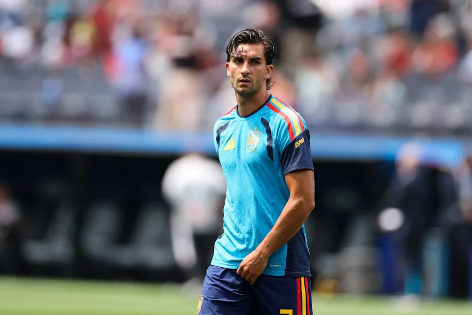 Barcelona Postpones Ferran Torres' Renewal Until September Amid Financial Priorities
