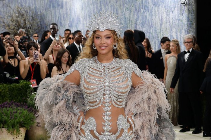 Beyoncé and Blue Ivy Steal the Show at Jay-Z's Yankee Stadium Concert