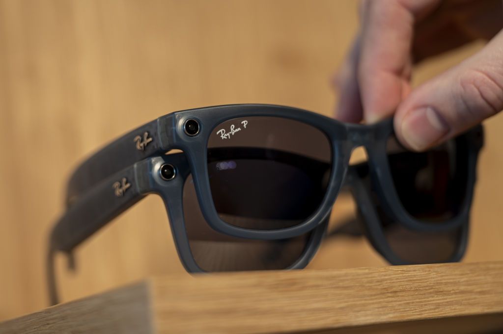 Dumbphones, Smart Glasses, and More Tech Trends That Are Shaping the Way We Travel
