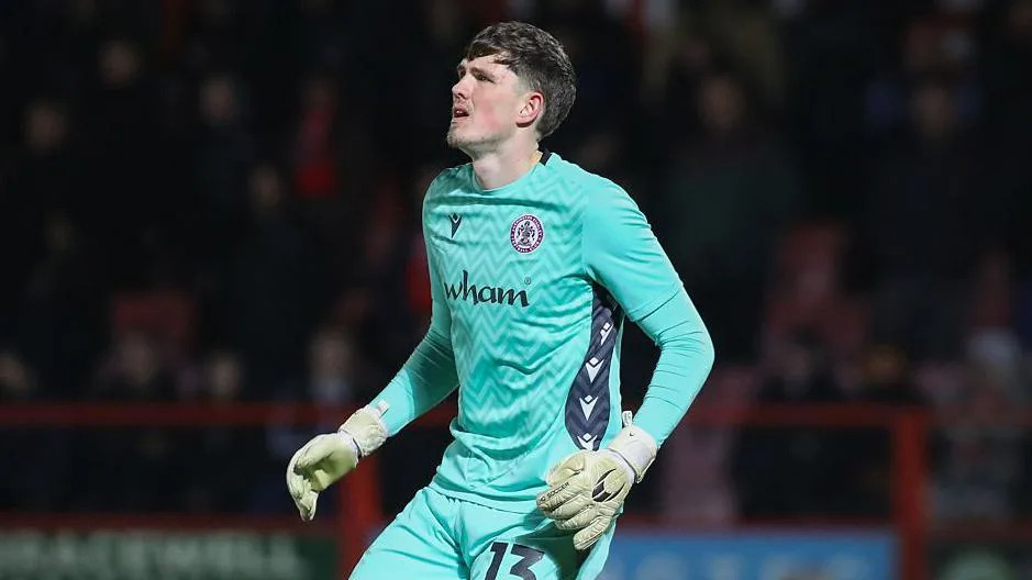 Gillingham Bolsters Goalkeeping Department with Wright and MacLorg Signings