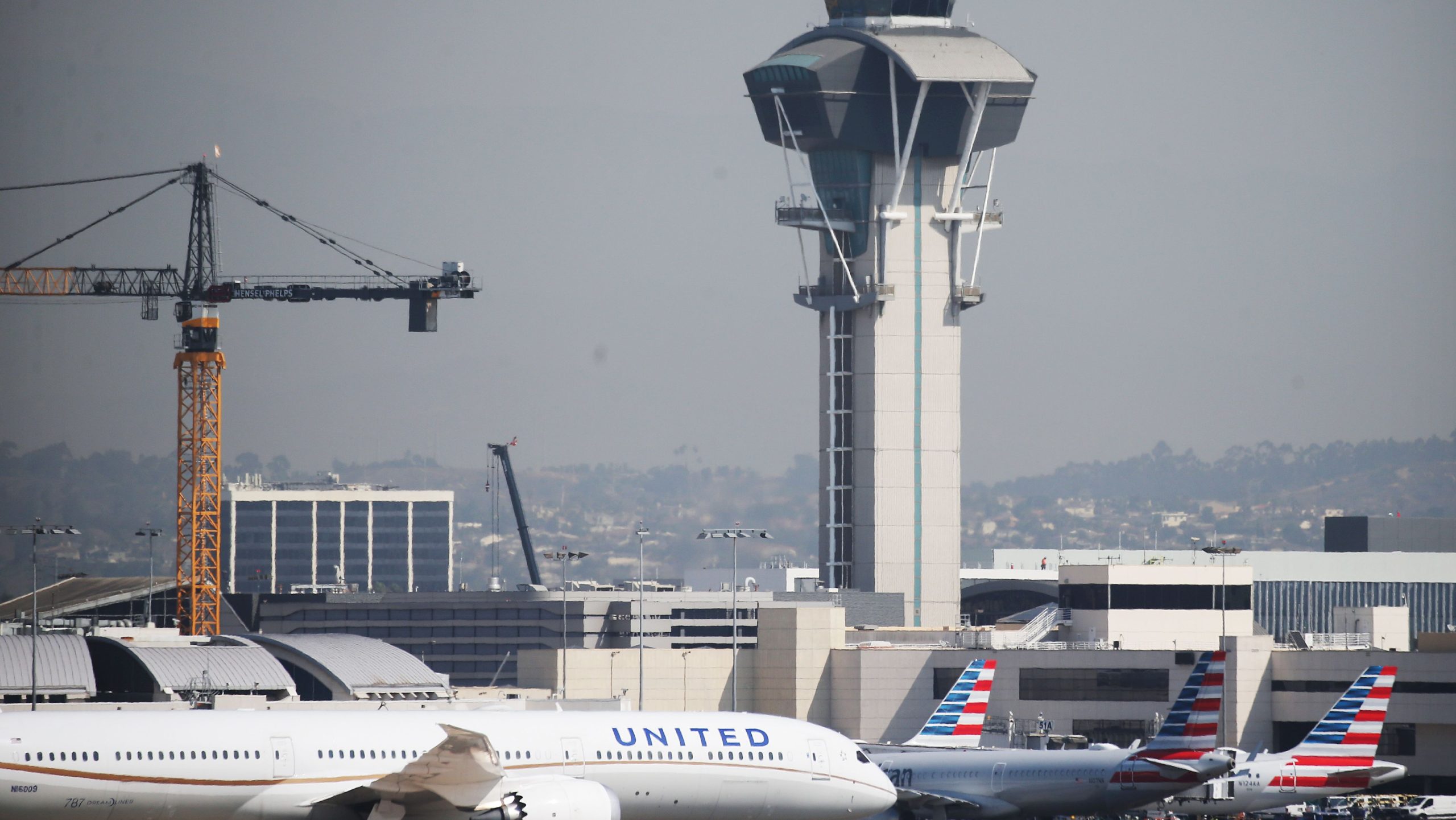 Here's the Real Reason to Turn on Airplane Mode When You Fly