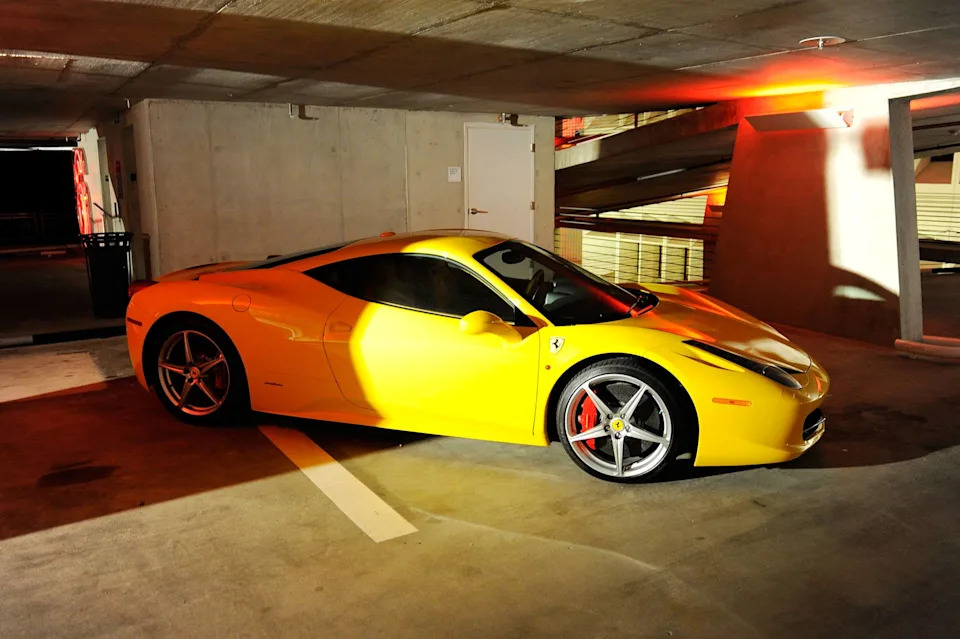 Influencer Sells 2 Ferraris to Buy Bitcoin Dip, Sees 'Most Reliable' Signal in Cycle