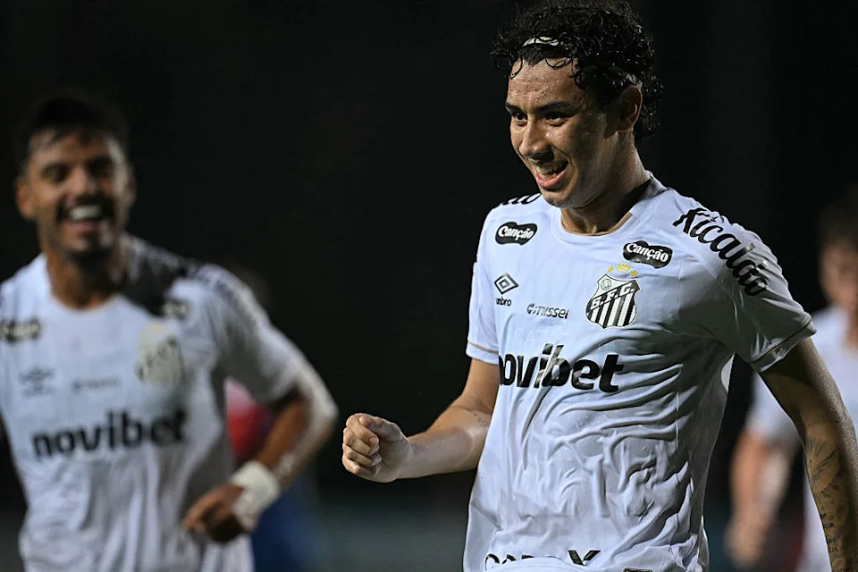 Santos Cruise in Venezuela, One and a Half Feet in Sula Last 16