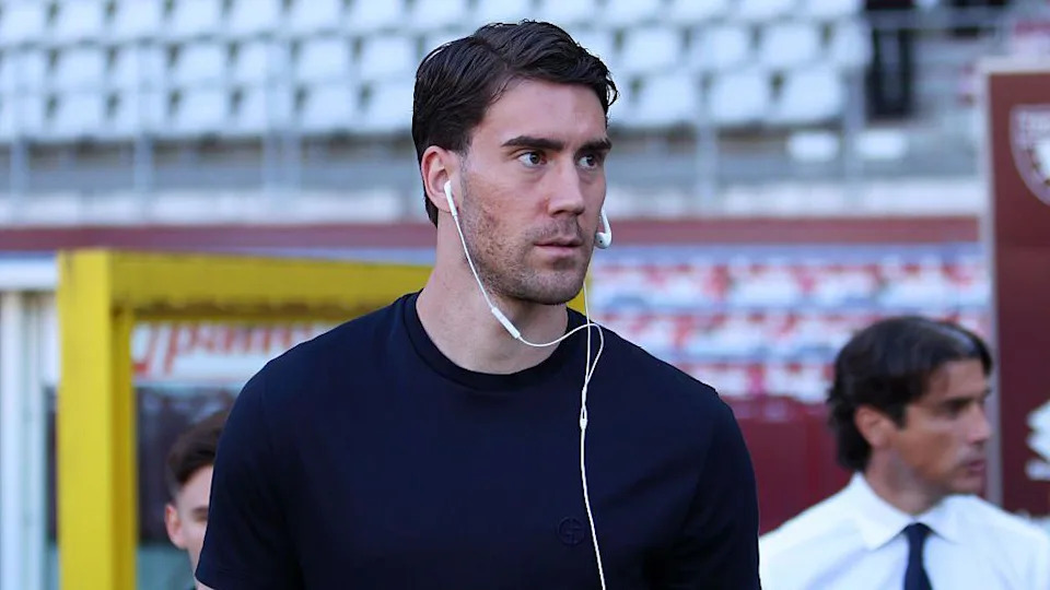 Sign Vlahovic but Steer Clear of Rashford? Free Agents and Who to Avoid