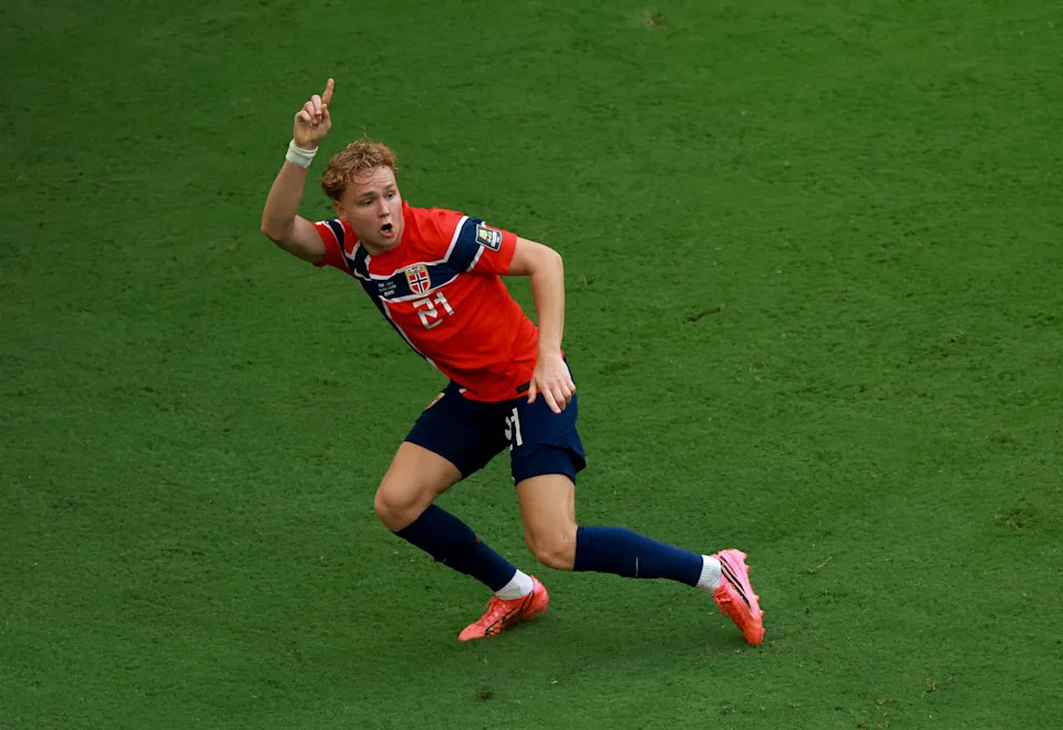 Tottenham Hotspur Eyeing Andreas Schjelderup: A Promising Addition to De Zerbi's Squad?