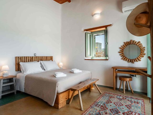 Uncovering the Hidden Gems of Paros: A Cycladic Home Oasis