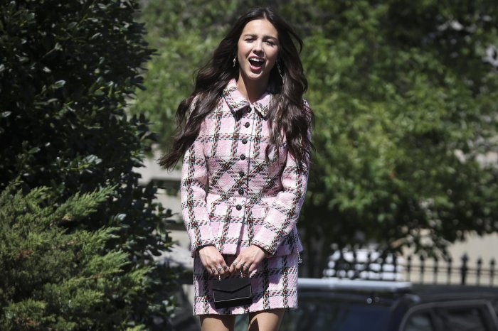 Gracie Abrams' 'Daughter from Hell' Tops US Album Chart