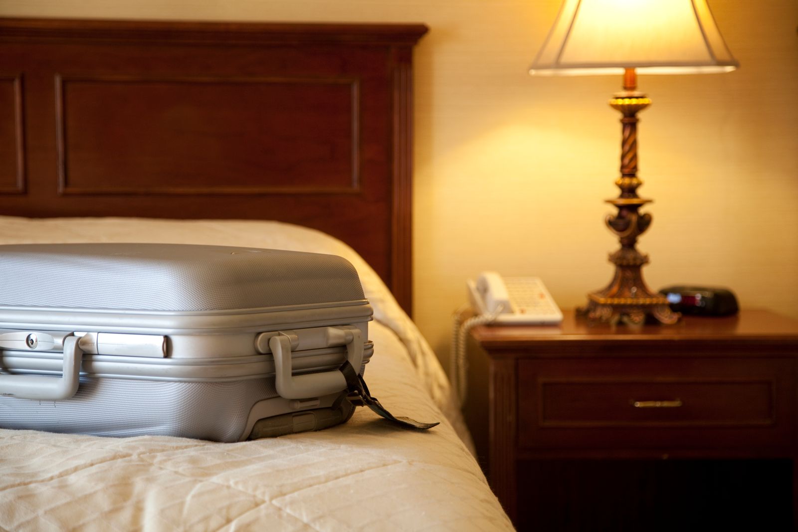 What You Can (and Can’t) Take From a Hotel Room, According to Travel Experts