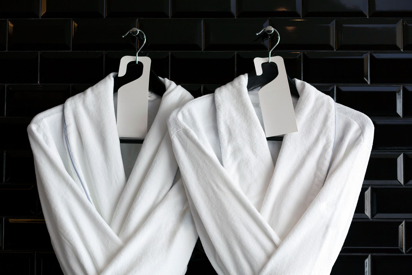 What You Can (and Can’t) Take From a Hotel Room, According to Travel Experts